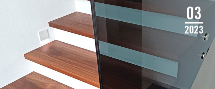 swn 23 04 700x292 - Přirozeně krásné : Skleněná zábradlí v kombinaci s dřevěným schodištěm